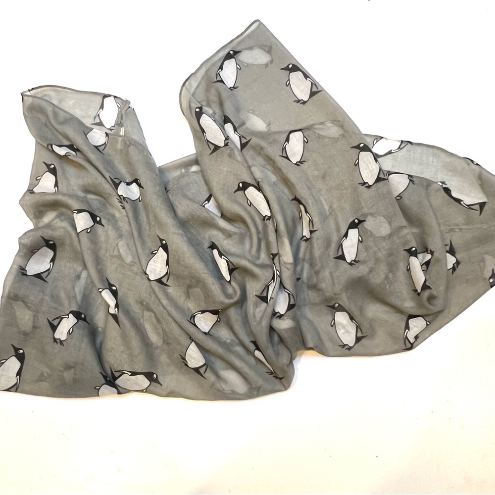Gray Penguin Print Scarf